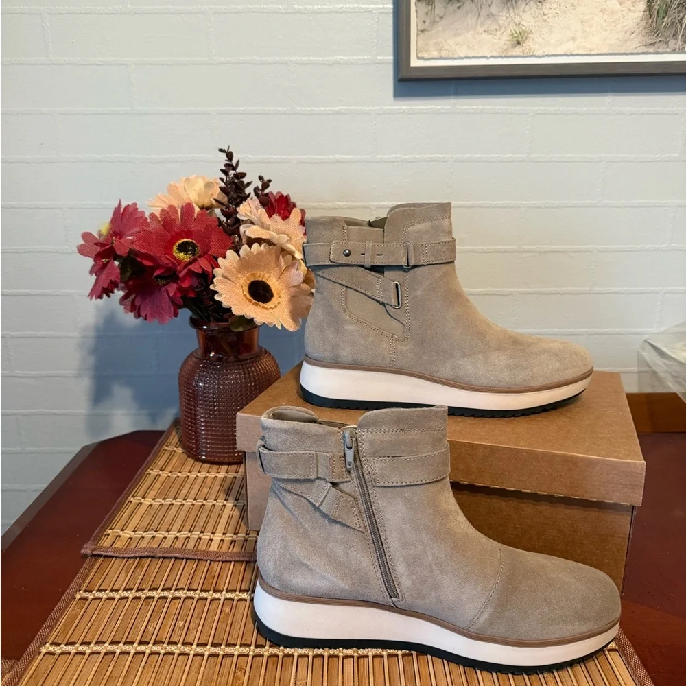 Clarks Women's Suede Ankle Boots - Light Gray - Picture 2 of 5